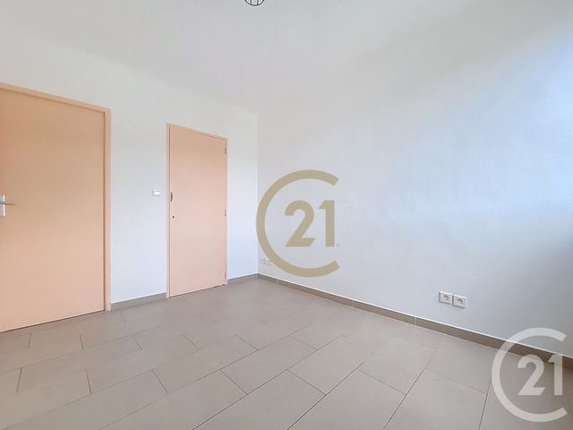 Appartement F4 &agrave; louer - 3 pi&egrave;ces - 72,09 m2 - Draguignan - 83 - PROVENCE-ALPES-COTE-D-AZUR