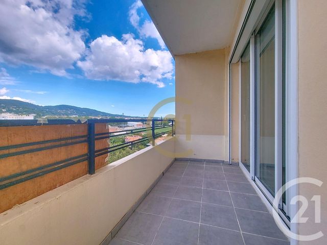 Appartement F4 &agrave; louer - 3 pi&egrave;ces - 72,09 m2 - Draguignan - 83 - PROVENCE-ALPES-COTE-D-AZUR