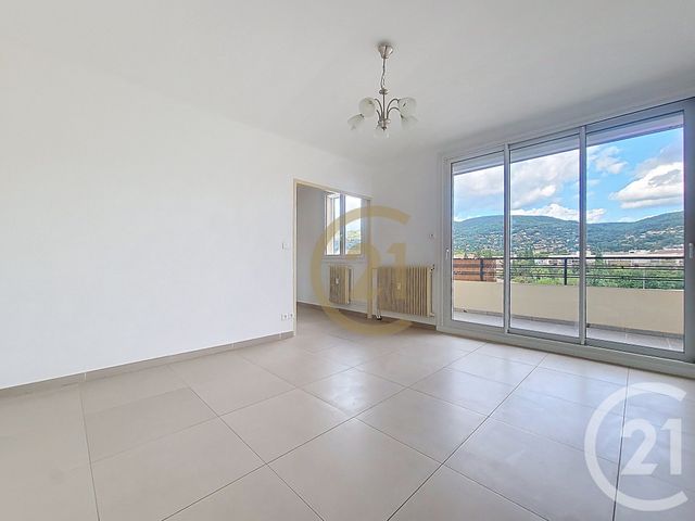 Appartement F4 &agrave; louer - 3 pi&egrave;ces - 72,09 m2 - Draguignan - 83 - PROVENCE-ALPES-COTE-D-AZUR