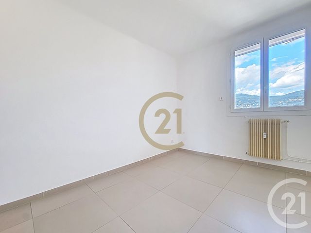 Appartement F4 &agrave; louer - 3 pi&egrave;ces - 72,09 m2 - Draguignan - 83 - PROVENCE-ALPES-COTE-D-AZUR