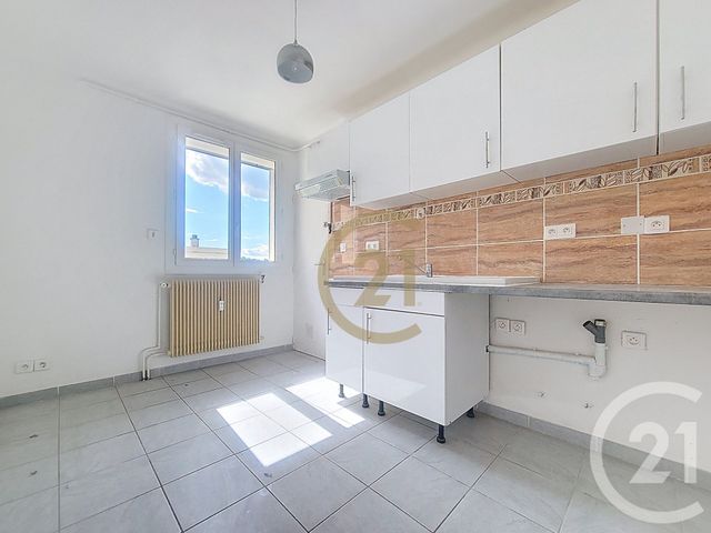 Appartement F4 &agrave; louer - 3 pi&egrave;ces - 72,09 m2 - Draguignan - 83 - PROVENCE-ALPES-COTE-D-AZUR