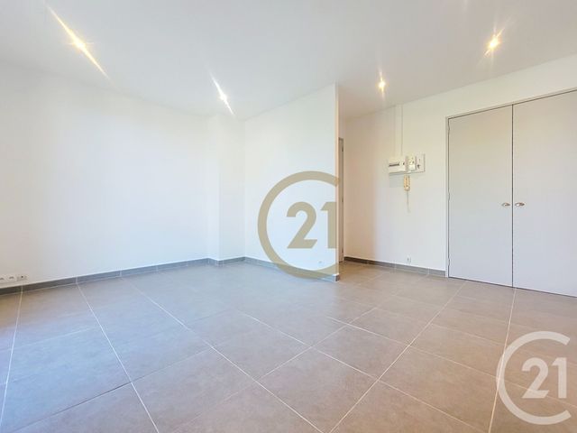 Appartement F1 &agrave; louer - 1 pi&egrave;ce - 31,75 m2 - Draguignan - 83 - PROVENCE-ALPES-COTE-D-AZUR