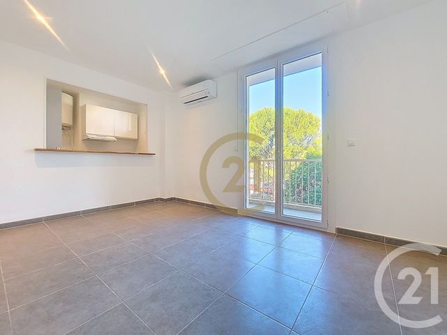 Appartement F1 &agrave; louer - 1 pi&egrave;ce - 31,75 m2 - Draguignan - 83 - PROVENCE-ALPES-COTE-D-AZUR