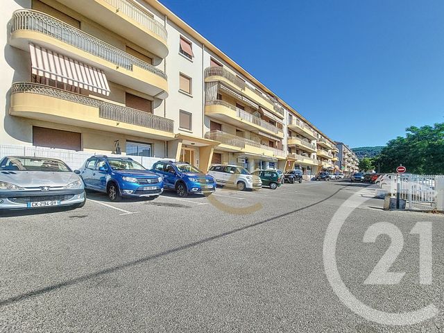 Appartement F1 &agrave; louer - 1 pi&egrave;ce - 31,75 m2 - Draguignan - 83 - PROVENCE-ALPES-COTE-D-AZUR