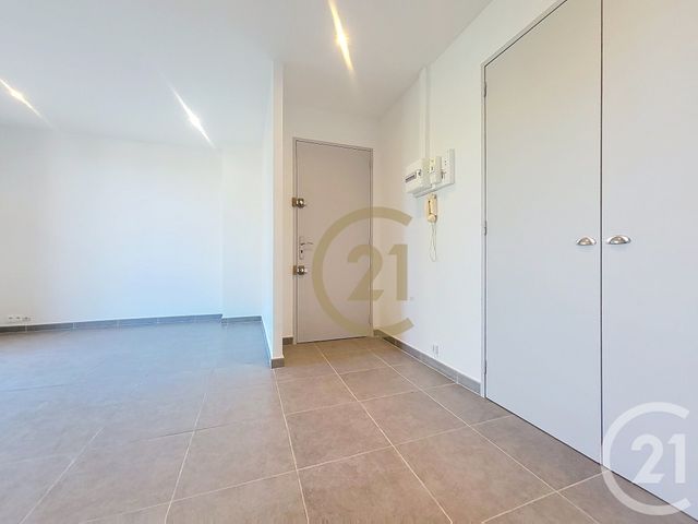 Appartement F1 &agrave; louer - 1 pi&egrave;ce - 31,75 m2 - Draguignan - 83 - PROVENCE-ALPES-COTE-D-AZUR
