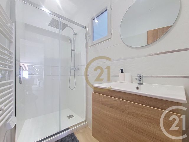 Appartement F2 &agrave; louer - 2 pi&egrave;ces - 30,17 m2 - Draguignan - 83 - PROVENCE-ALPES-COTE-D-AZUR