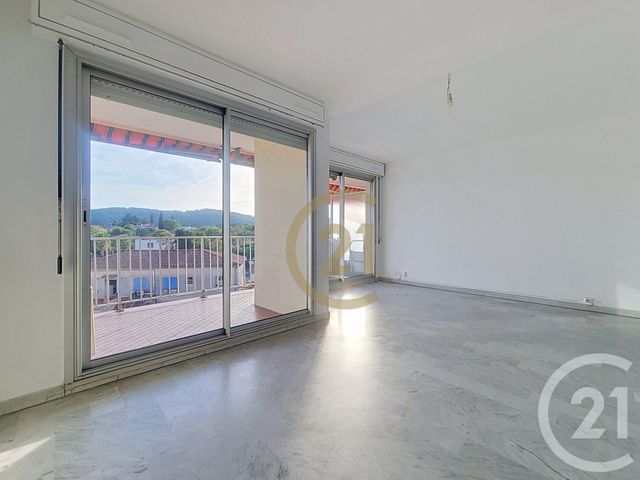 Appartement F3 &agrave; louer - 3 pi&egrave;ces - 61,55 m2 - Draguignan - 83 - PROVENCE-ALPES-COTE-D-AZUR