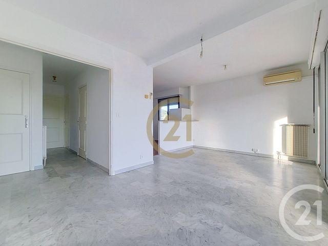 Appartement F3 &agrave; louer - 3 pi&egrave;ces - 61,55 m2 - Draguignan - 83 - PROVENCE-ALPES-COTE-D-AZUR