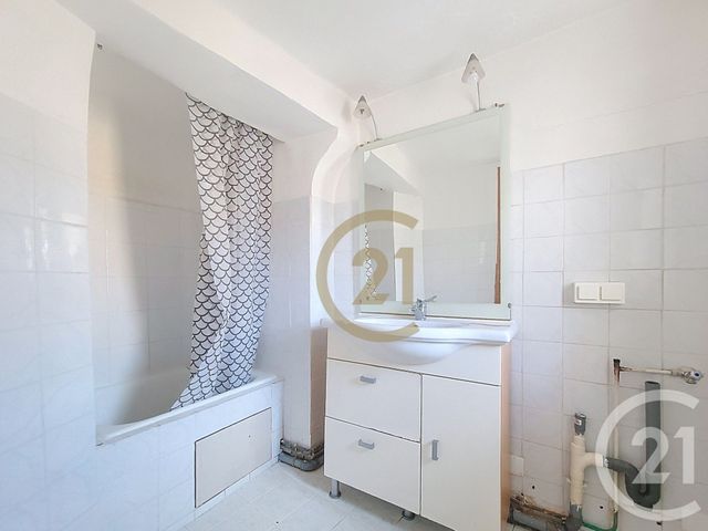 Appartement F2 bis &agrave; louer - 2 pi&egrave;ces - 55,70 m2 - Draguignan - 83 - PROVENCE-ALPES-COTE-D-AZUR
