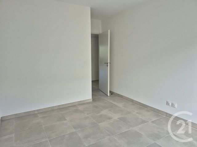 Appartement F3 &agrave; louer - 3 pi&egrave;ces - 65,50 m2 - Frejus - 83 - PROVENCE-ALPES-COTE-D-AZUR
