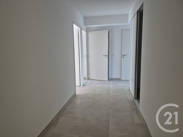 Appartement F3 &agrave; louer - 3 pi&egrave;ces - 65,50 m2 - Frejus - 83 - PROVENCE-ALPES-COTE-D-AZUR