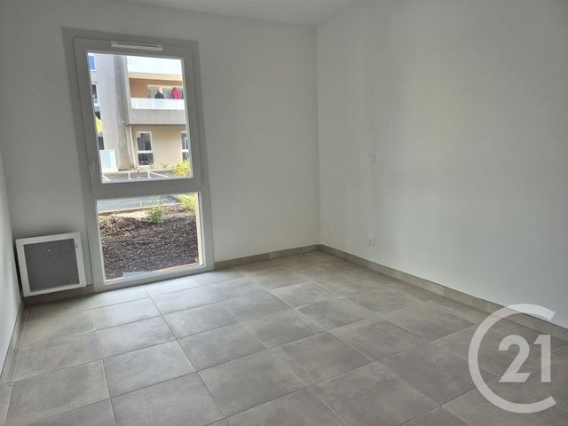 Appartement F3 &agrave; louer - 3 pi&egrave;ces - 65,50 m2 - Frejus - 83 - PROVENCE-ALPES-COTE-D-AZUR
