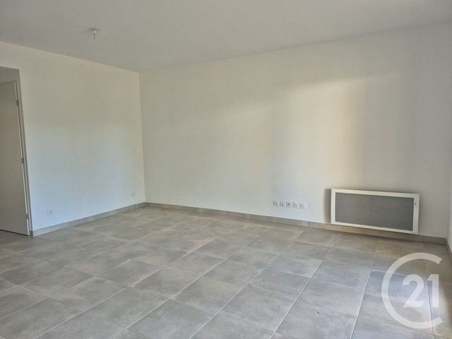Appartement F3 &agrave; louer - 3 pi&egrave;ces - 65,50 m2 - Frejus - 83 - PROVENCE-ALPES-COTE-D-AZUR