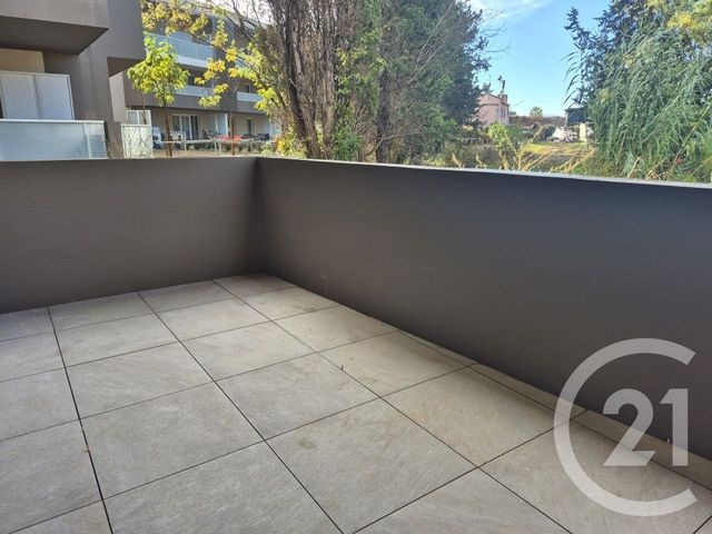 Appartement F3 &agrave; louer - 3 pi&egrave;ces - 65,50 m2 - Frejus - 83 - PROVENCE-ALPES-COTE-D-AZUR