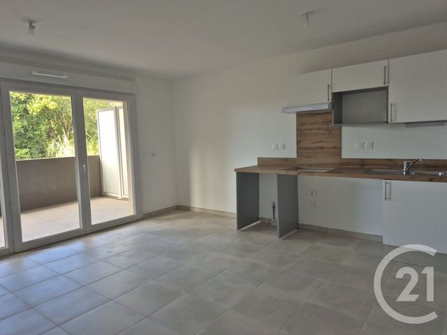 Appartement F3 &agrave; louer - 3 pi&egrave;ces - 65,50 m2 - Frejus - 83 - PROVENCE-ALPES-COTE-D-AZUR