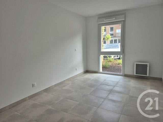 Appartement F3 &agrave; louer - 3 pi&egrave;ces - 65,50 m2 - Frejus - 83 - PROVENCE-ALPES-COTE-D-AZUR