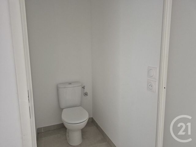 Appartement F3 &agrave; louer - 3 pi&egrave;ces - 65,50 m2 - Frejus - 83 - PROVENCE-ALPES-COTE-D-AZUR