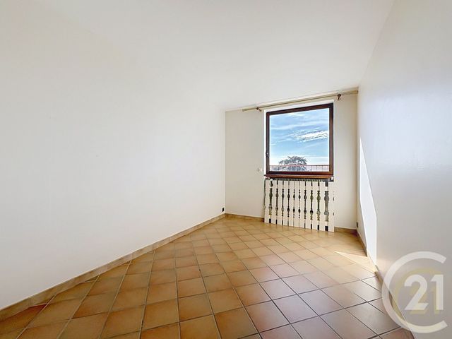 Appartement F3 &agrave; louer - 3 pi&egrave;ces - 87,20 m2 - Fontainebleau - 77 - ILE-DE-FRANCE