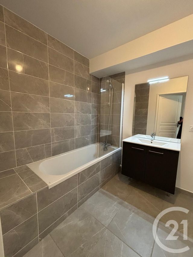 Appartement F3 à louer - 3 pièces - 74,78 m2 - Thiais - 94 - ILE-DE-FRANCE