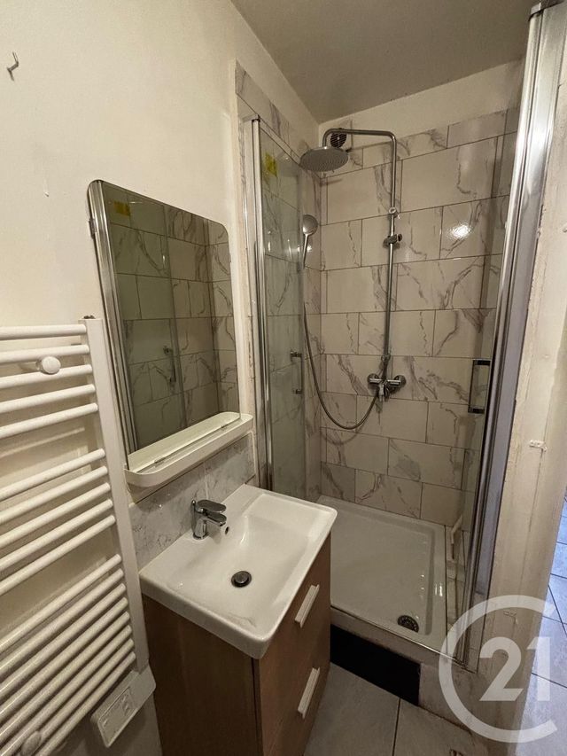 Appartement F1 &agrave; louer - 1 pi&egrave;ce - 14,95 m2 - Choisy Le Roi - 94 - ILE-DE-FRANCE