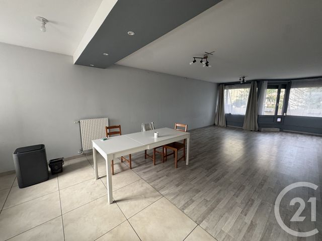 Appartement T3 &agrave; louer - 3 pi&egrave;ces - 86,11 m2 - Vaulx En Velin - 69 - RHONE-ALPES