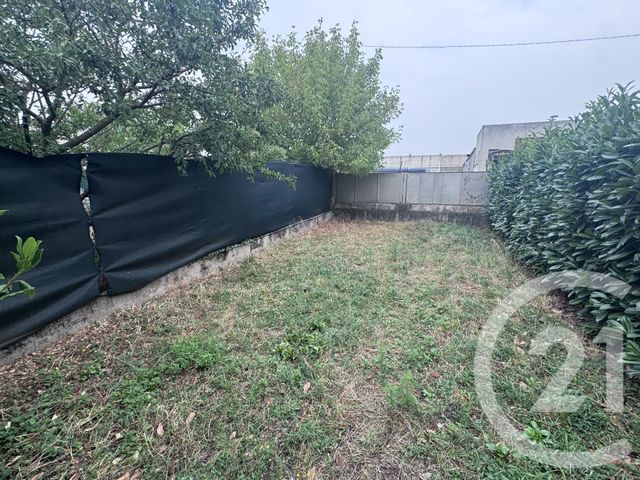 Appartement T3 &agrave; louer - 3 pi&egrave;ces - 54,26 m2 - Vaulx En Velin - 69 - RHONE-ALPES