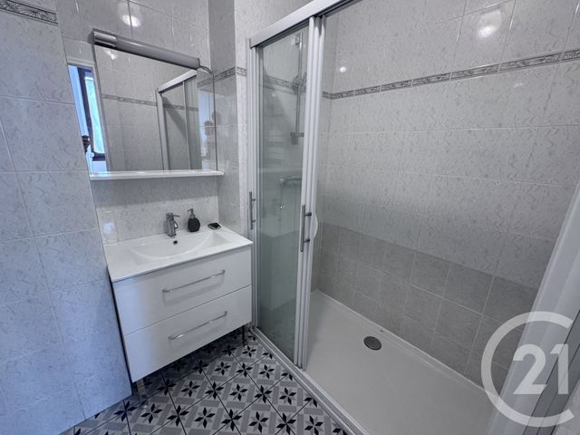 Appartement T3 &agrave; louer - 3 pi&egrave;ces - 54,26 m2 - Vaulx En Velin - 69 - RHONE-ALPES