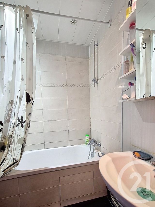 Appartement F3 à vendre - 3 pièces - 66,82 m2 - Noisiel - 77 - ILE-DE-FRANCE