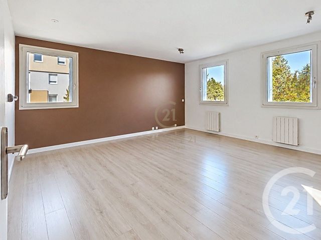 Appartement F4 &agrave; vendre - 3 pi&egrave;ces - 85,78 m2 - Noisiel - 77 - ILE-DE-FRANCE