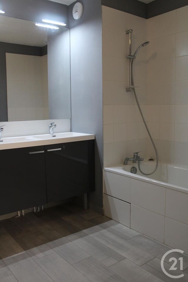 Appartement F3 à vendre - 3 pièces - 68,60 m2 - Pessac - 33 - AQUITAINE