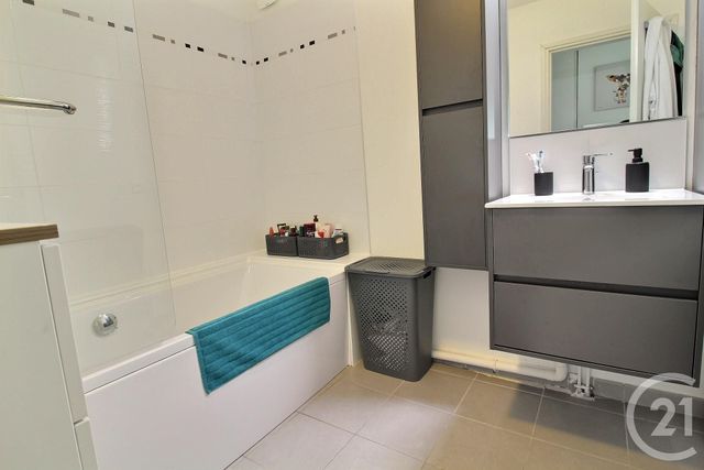 Appartement F4 &agrave; louer - 4 pi&egrave;ces - 83,30 m2 - Pessac - 33 - AQUITAINE