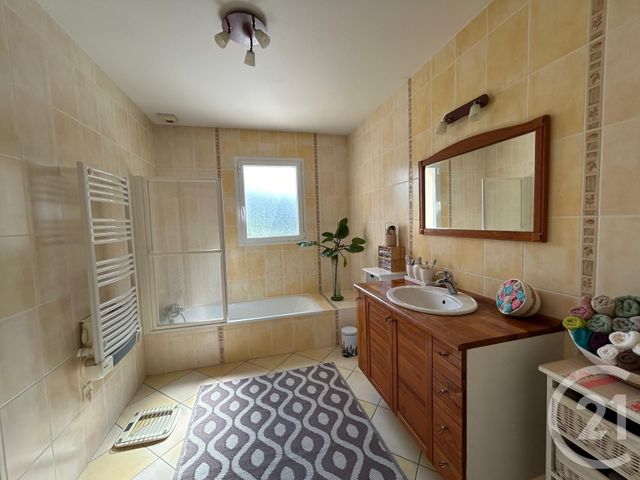 Maison à vendre - 6 pièces - 156 m2 - St Savin - 33 - AQUITAINE