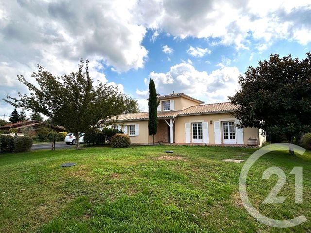Maison à vendre - 6 pièces - 156 m2 - St Savin - 33 - AQUITAINE