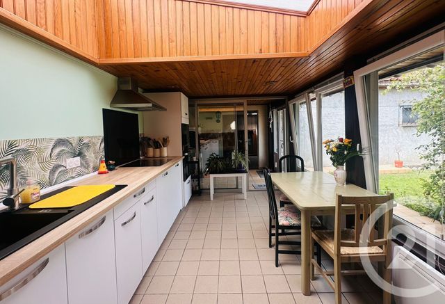 Maison à vendre - 5 pièces - 105,22 m2 - St Yzan De Soudiac - 33 - AQUITAINE