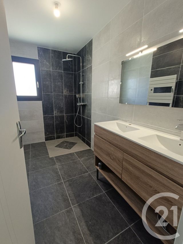 Maison &agrave; louer - 4 pi&egrave;ces - 82,70 m2 - Laruscade - 33 - AQUITAINE