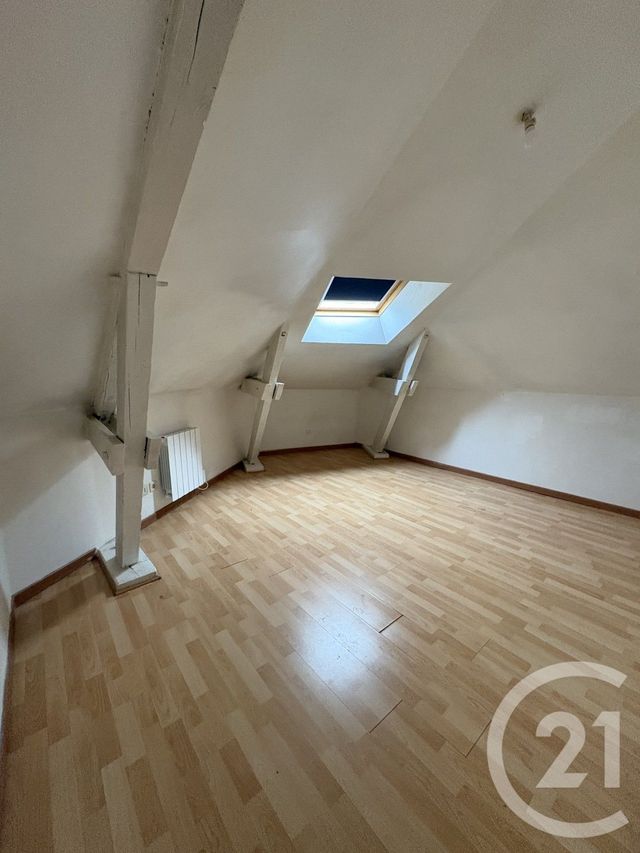 Appartement &agrave; louer - 4 pi&egrave;ces - 30,29 m2 - Montdidier - 80 - PICARDIE