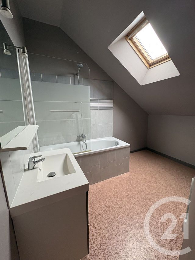 Appartement &agrave; louer - 4 pi&egrave;ces - 30,29 m2 - Montdidier - 80 - PICARDIE