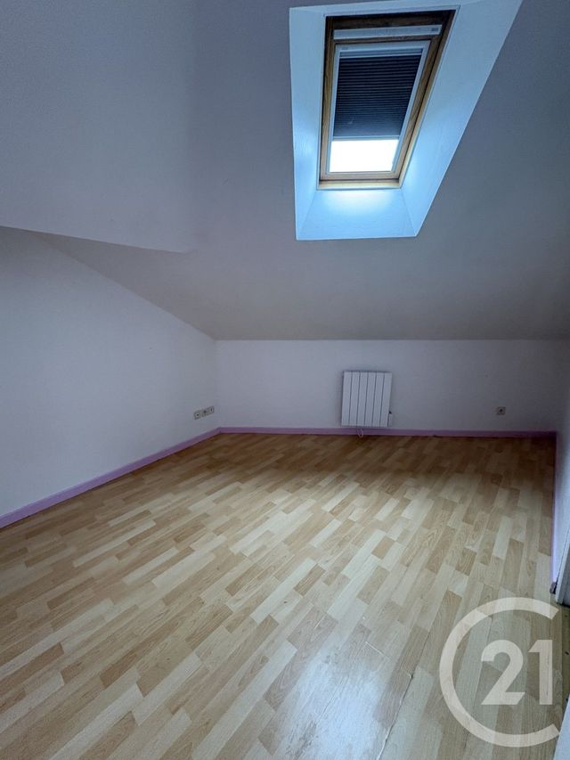 Appartement &agrave; louer - 4 pi&egrave;ces - 30,29 m2 - Montdidier - 80 - PICARDIE
