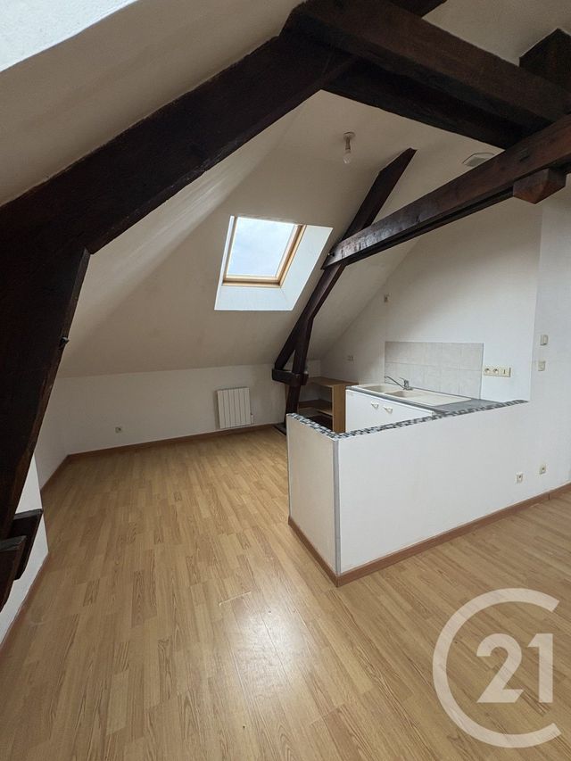 Appartement &agrave; louer - 4 pi&egrave;ces - 30,29 m2 - Montdidier - 80 - PICARDIE