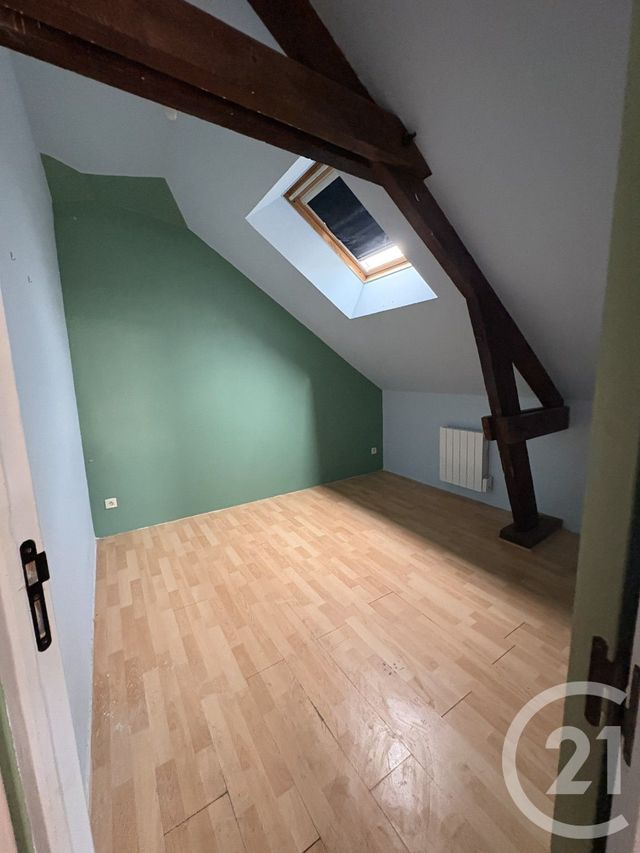 Appartement &agrave; louer - 4 pi&egrave;ces - 30,29 m2 - Montdidier - 80 - PICARDIE