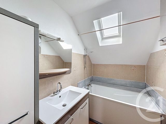 Maison &agrave; louer - 3 pi&egrave;ces - 78,60 m2 - Plestan - 22 - BRETAGNE