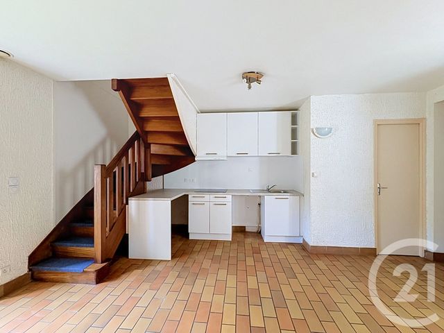 Appartement T2 &agrave; louer - 2 pi&egrave;ces - 37 m2 - Lamballe - 22 - BRETAGNE
