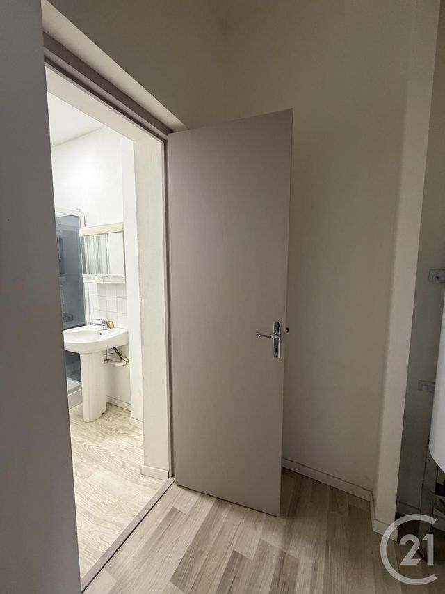 Appartement T1 &agrave; louer - 1 pi&egrave;ce - 26,06 m2 - Cordes Sur Ciel - 81 - MIDI-PYRENEES
