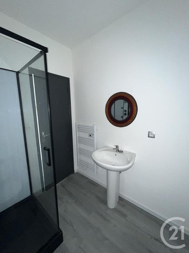 Appartement T1 &agrave; louer - 1 pi&egrave;ce - 27,20 m2 - Cordes Sur Ciel - 81 - MIDI-PYRENEES