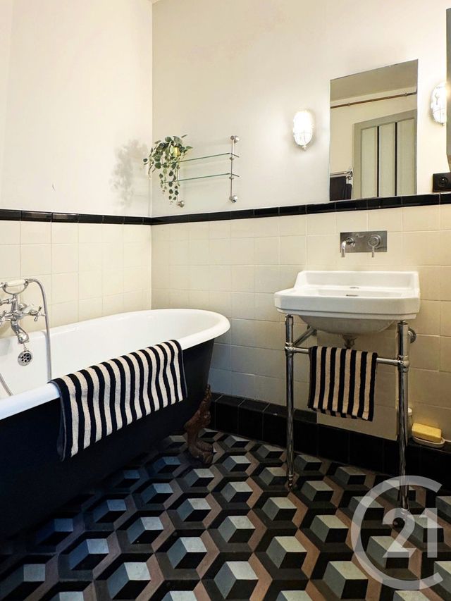 Maison &agrave; louer - 2 pi&egrave;ces - 55,05 m2 - Paris - 75018 - ILE-DE-FRANCE