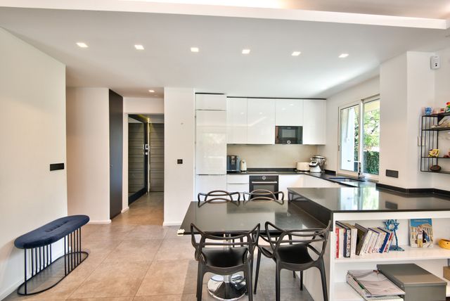 Maison à vendre - 7 pièces - 190,05 m2 - Nice - 06 - PROVENCE-ALPES-COTE-D-AZUR