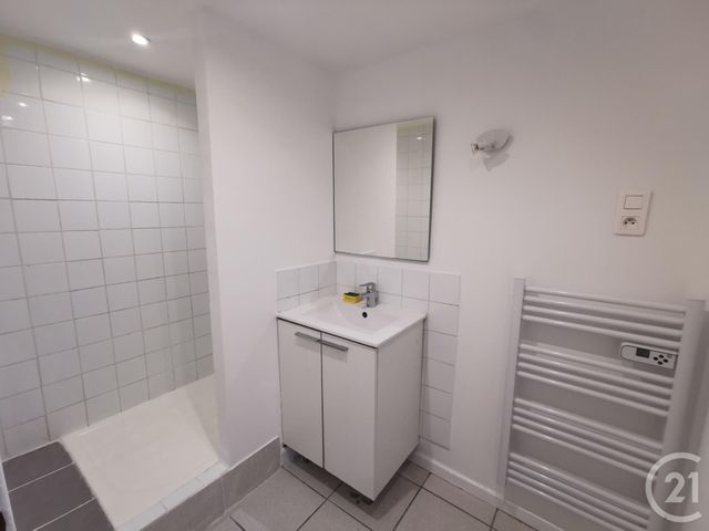 Appartement T2 à louer - 2 pièces - 53,20 m2 - Nimes - 30 - LANGUEDOC-ROUSSILLON
