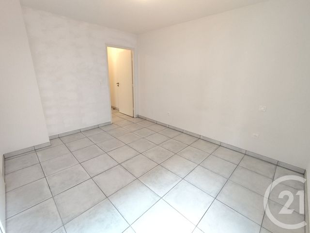 Appartement T2 &agrave; louer - 2 pi&egrave;ces - 41,50 m2 - Nimes - 30 - LANGUEDOC-ROUSSILLON