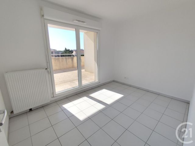 Appartement T4 &agrave; louer - 4 pi&egrave;ces - 83,42 m2 - Nimes - 30 - LANGUEDOC-ROUSSILLON