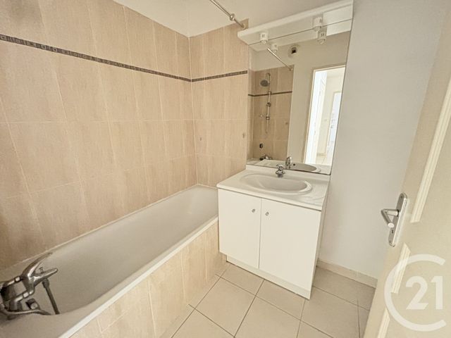Appartement T3 &agrave; louer - 3 pi&egrave;ces - 55,02 m2 - Nimes - 30 - LANGUEDOC-ROUSSILLON